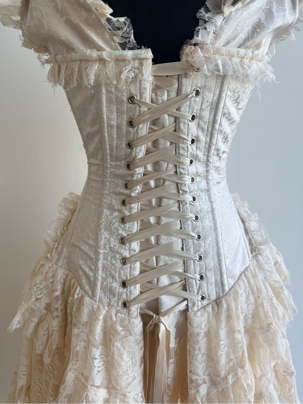 Victorian/Burlesque Lace Corset Dress in Ivory Champagne - Picture 8 of 12